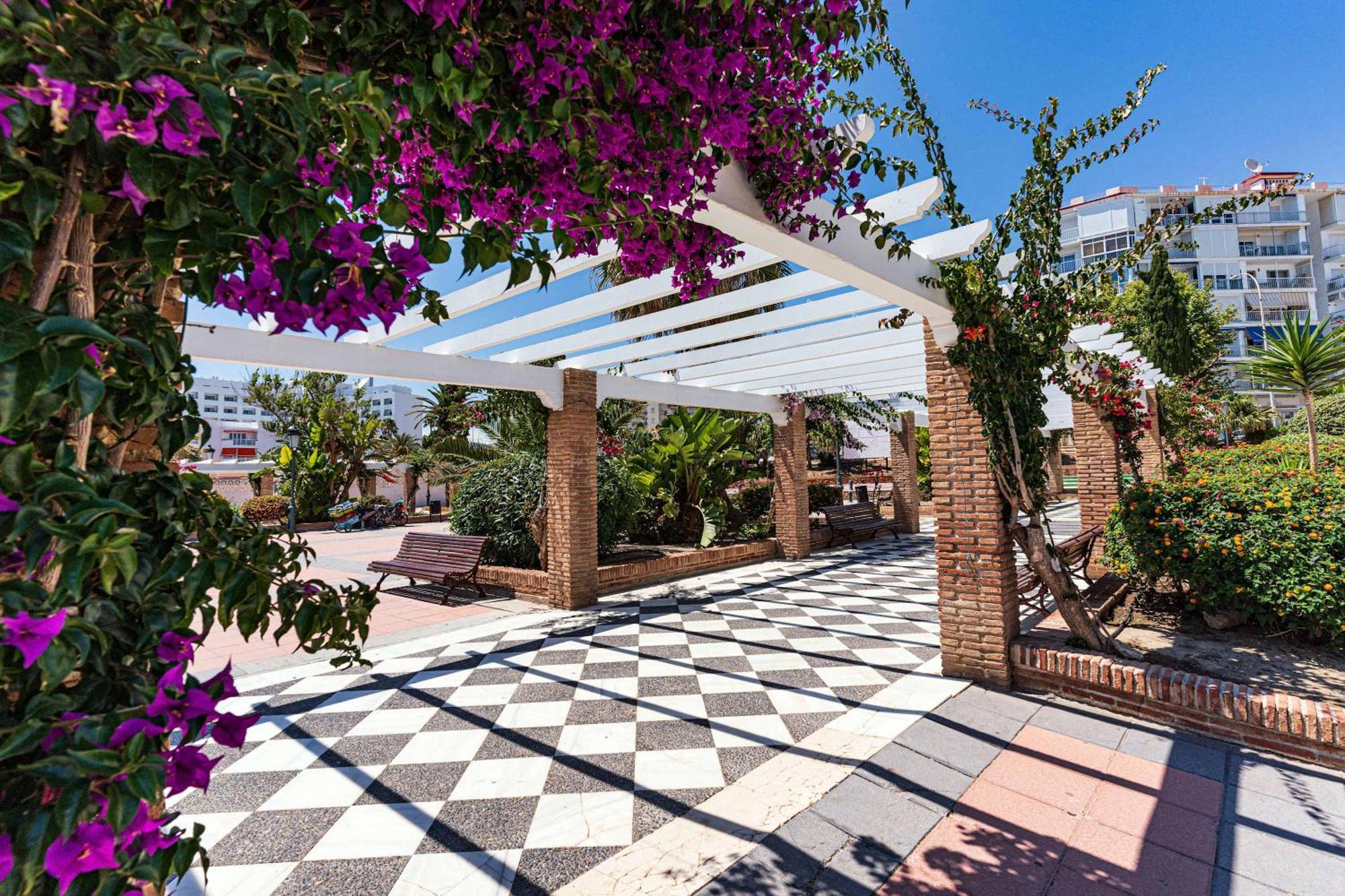 Toboso 1 Apartment Nerja Bagian luar foto